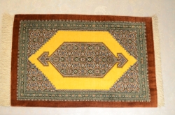 کلاسیک زمینه زرد طرح رشتی زاده