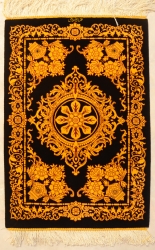ورساچه طلائی زمینه مشکی